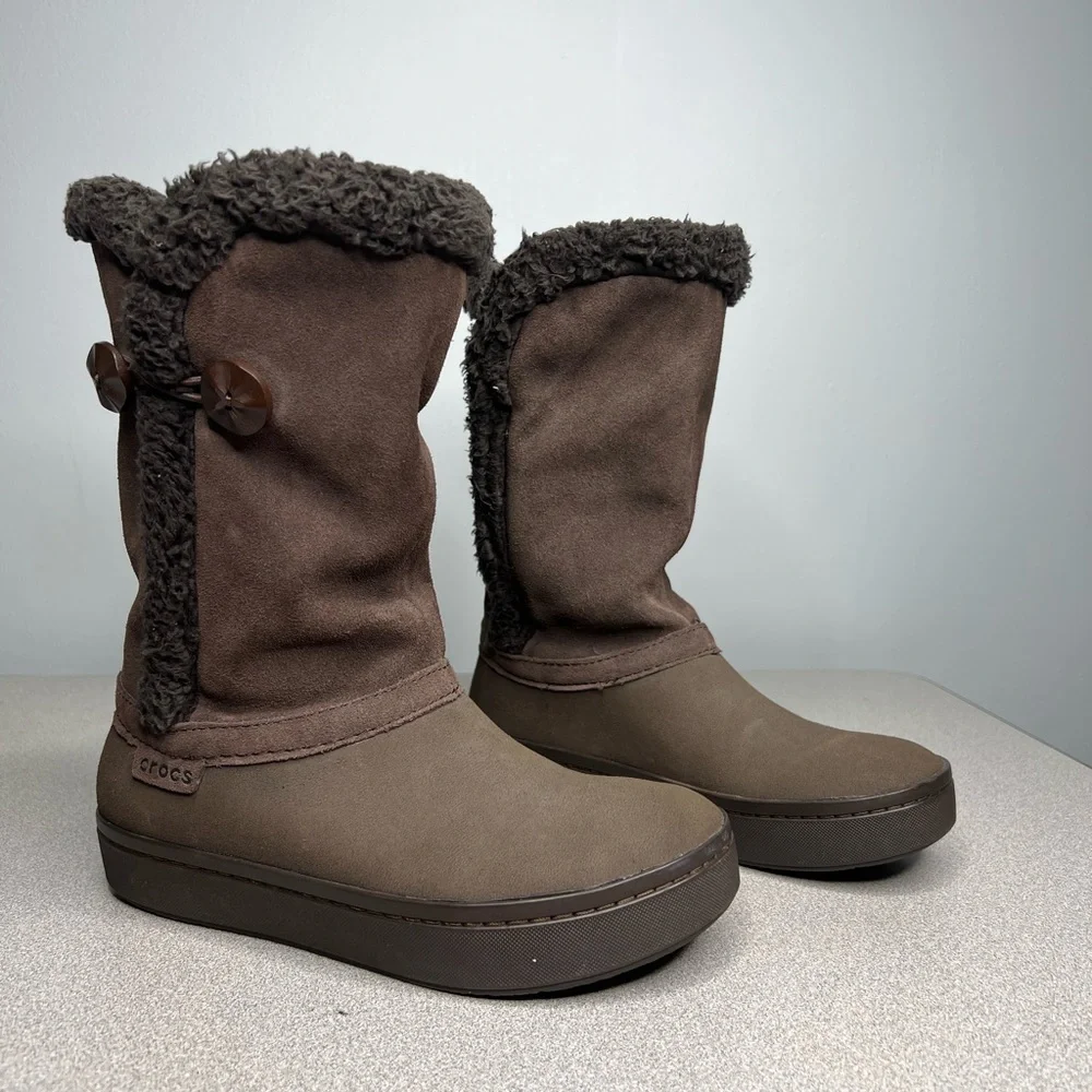CROCS Brown Women's Shearling Lining Button Outdoor Adventure Boo Boots/Booties